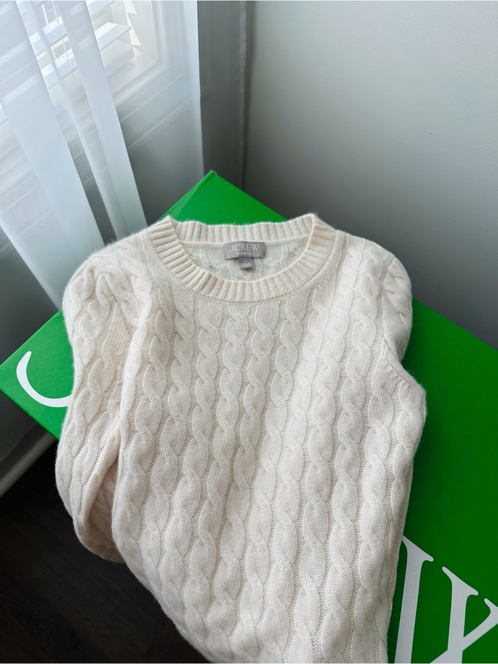 J. Crew 100% Cashmere Cream Cable-Knit Sweater Size XS Excellent  condition